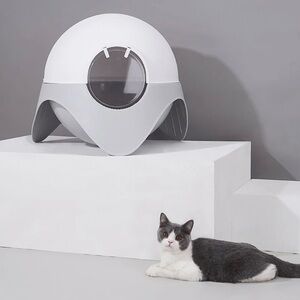 ZEZE Space Capsule Cat Litter Box unopened